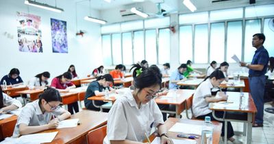 Gần 125.000 học sinh Hà Nội bước vào ngày đầu tiên thi vào 10