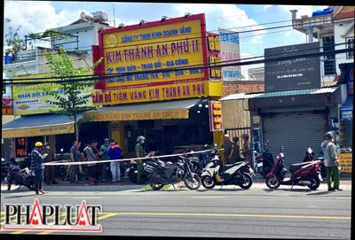 Thiếu nợ, lên mạng rủ đồng bọn cướp tiệm vàng ở TP.HCM