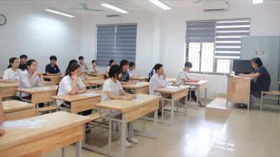 Thi lớp 10 ở Hà Nội: 390 thí sinh vắng thi môn Văn, 1 em mang điện thoại vào phòng thi