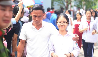 Đề Văn thi lớp 10 của Hà Nội mang tính thời sự cao, nhiều em tự tin được 8 điểm