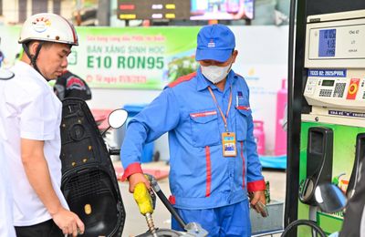 Bộ Công Thương yêu cầu các hãng xe chuẩn bị phương án hỗ trợ người dùng khi chuyển sang xăng E10