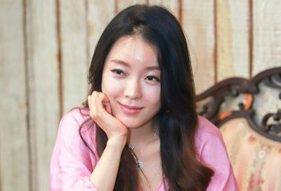 Diễn viên Lee Ja Eun nói từng bị quấy rối, giam giữ