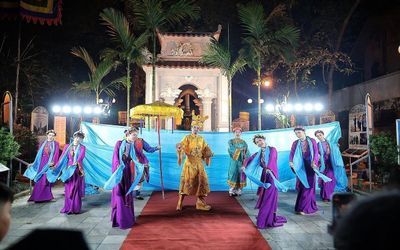 Đêm diễn tái hiện huyền tích 'Vua Lê trả gươm báu' bên hồ Hoàn Kiếm
