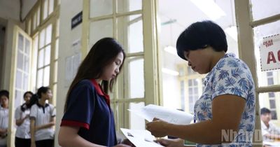Sáng nay, thí sinh Hà Nội làm bài thi Ngữ văn, chính thức bước vào kỳ thi lớp 10