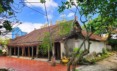 Tin mới vụ đình cổ chờ sập, dân làng dùng tre luồng chống đỡ