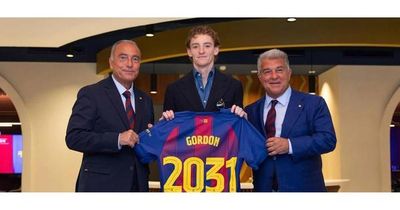 Canh bạc táo bạo Anthony Gordon của Barcelona