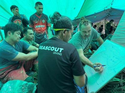 Cuộc chạy đua sinh tử đưa 5 người sống sót ra khỏi hang động ngập nước ở Lào
