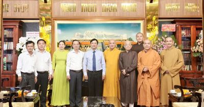 Lãnh đạo TPHCM chúc mừng Đại lễ Phật đản tại Tổ đình Hội Khánh