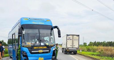 Cần Thơ: Xe khách tông nhiều xe máy, 2 người tử vong