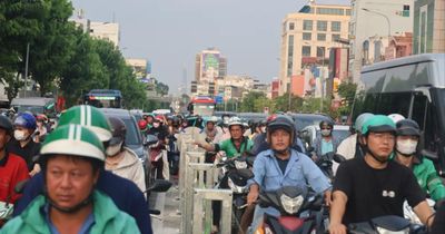 Đề xuất lộ trình, mức hỗ trợ chuyển đổi xe xăng sang điện, năng lượng xanh tại TPHCM