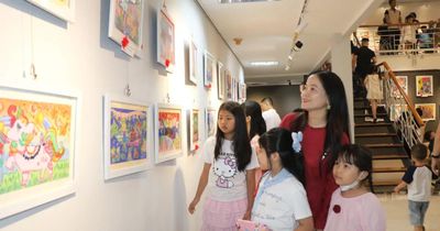 Thiếu nhi TPHCM kể chuyện bằng sắc màu tại triển lãm 'Màu yêu thương 03'