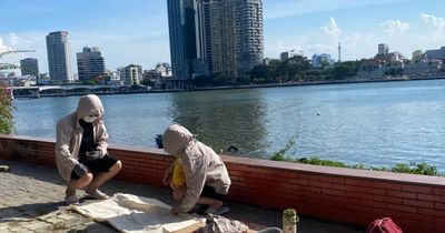 Người dân đổ về hai bờ sông Hàn xem khai mạc Lễ hội pháo hoa quốc tế Đà Nẵng