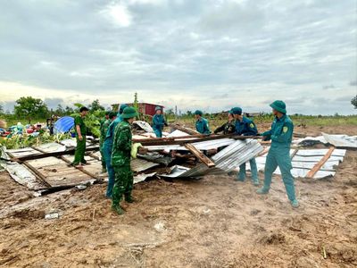 Giông, lốc gây thiệt hại về tài sản của người dân tại các xã biên giới của tỉnh Đắk Lắk