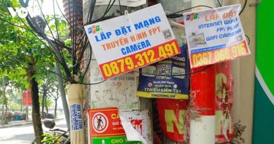 Hà Nội đề xuất phạt đến 20 triệu đồng khi treo quảng cáo trên cột điện sai phép