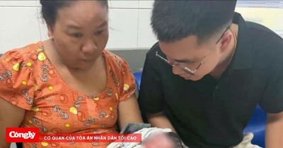 Bé sơ sinh còn nguyên dây rốn được phát hiện trước cổng chùa