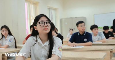Sáng nay, gần 123.500 sỹ tử Hà Nội bắt đầu làm bài dự thi vào lớp 10