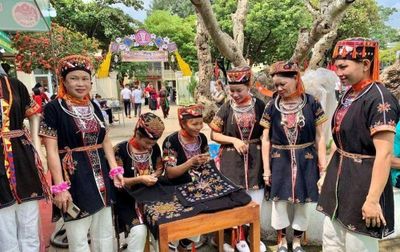 Người Dao quần trắng và hành trình giữ hồn văn hóa bên hồ Thác Bà