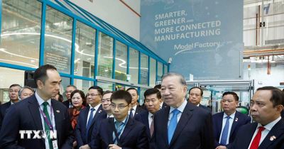 Tổng Bí thư, Chủ tịch nước Tô Lâm thăm nhà máy mẫu cho công nghệ sản xuất tiên tiến của Singapore