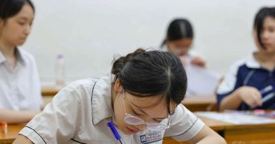 Hà Nội: Vắng gần 400 thí sinh, một em vi phạm quy chế trong buổi thi Ngữ văn