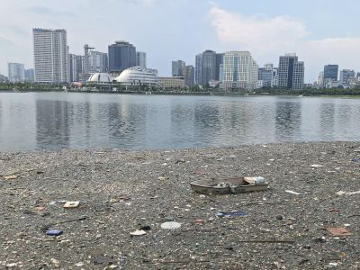 Cá chết hàng loạt, hồ điều hòa 744 tỷ đồng ở Hà Nội bốc mùi nồng nặc