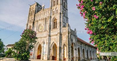 Khám phá Thánh đường Gothic 130 năm tuổi, nơi lưu giữ cuốn sách chữ Quốc ngữ đầu tiên tại Việt Nam
