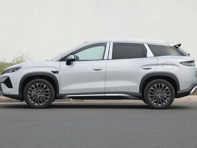 SUV hạng D tiêu thụ 3,3 lít xăng/100 km, trang bị tiên tiến, giá hơn 500 triệu đồng
