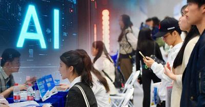 Sinh viên mới tốt nghiệp chật vật tìm việc làm tại các trung tâm tài chính châu Á vì AI