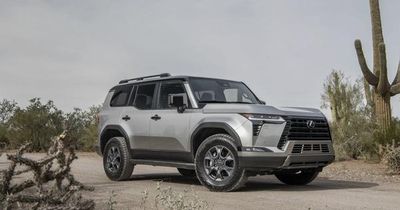 Lexus GX sắp thêm phiên bản hybrid