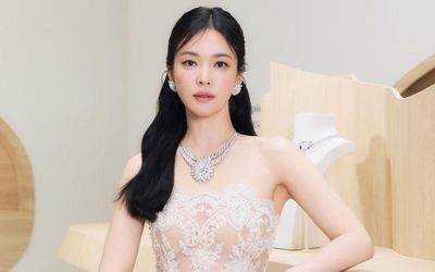 'Chị đẹp' Song Hye Kyo hiếm hoi diện váy xuyên thấu hở bạo
