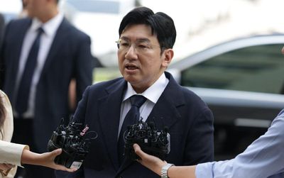 Bang Si Hyuk và bài toán đạo đức của 'đế chế' HYBE