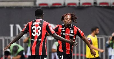 Nice đè bẹp Saint-Etienne 4-1 để chính thức trụ lại sân chơi Ligue 1