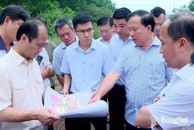 Chủ tịch UBND thành phố Nguyễn Văn Út khảo sát công tác giải phóng mặt bằng chuẩn bị khởi công Dự án Đường Vành đai 4 - Thành phố Hồ Chí Minh