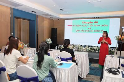 Tập huấn kỹ năng giao tiếp, ứng xử trong thực thi công vụ