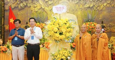 Đồng chí Dương Đức Huy - Trưởng Ban Tuyên giáo và Dân vận Tỉnh ủy dự và chúc mừng Đại lễ Phật đản năm 2026