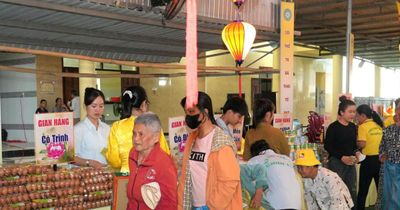 Phiên chợ 0 đồng cho người nghèo xã Hàm Kiệm