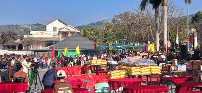 Chợ phiên biên giới Lao Bảo