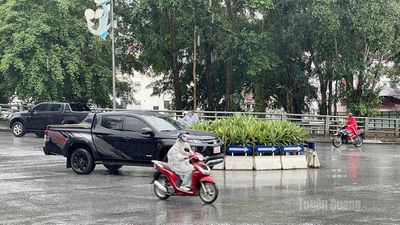Mây đối lưu phát triển mạnh trên khu vực tỉnh, gây mưa rào, có nơi mưa to đến rất to kèm dông