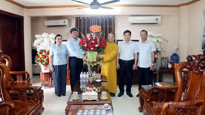 Phó Chủ tịch Thường trực Ủy ban MTTQ tỉnh Hà Trung Kiên thăm hỏi, chúc mừng Đại lễ Phật đản Phật lịch 2570 – Dương lịch 2026 tại Chùa Quan Âm và Chùa Thiên Ân