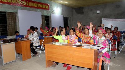 Lớp học xóa mù chữ dưới chân Tây Côn Lĩnh