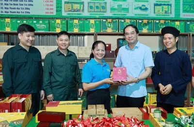 Bí thư Tỉnh ủy Trịnh Xuân Trường khảo sát các mô hình phát triển kinh tế, du lịch cộng đồng tại La Bằng