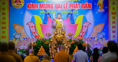 Đồng Tháp: Cung nghinh kiệu hoa rước Phật kính mừng Đại lễ Phật đản Phật lịch 2570 tại phường Sa Đéc
