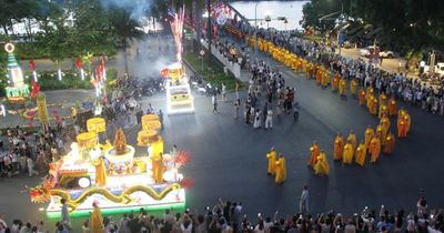 Huế: Trang nghiêm Lễ rước Phật từ Quốc tự Diệu Đế đến tổ đình Từ Đàm
