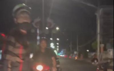 Khởi tố đối tượng đập vỡ kính ô tô sau mâu thuẫn giao thông