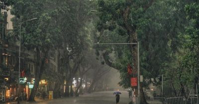 Dự báo thời tiết ngày 30/5: Mưa dông quay trở lại miền Bắc, Hà Nội thấp nhất 23 độ