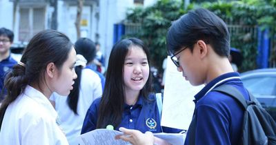 Thí sinh Hà Nội rạng rỡ vì đề tiếng Anh vào lớp 10 vừa sức, nhiều em tự tin đạt 9 - 10 điểm