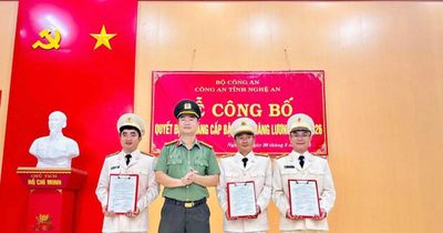 Nghệ An: Công bố quyết định thăng cấp bậc hàm cho Trưởng Công an một số xã