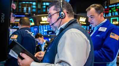 Dow Jones vượt 51.000 điểm, Phố Wall tiếp tục lập kỷ lục