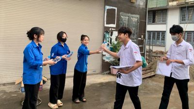 Tiếp sức mùa thi bằng những việc làm thiết thực