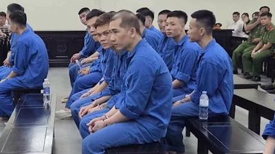 Phạt tù nhóm 'xã hội đen' lừa đảo, đánh bạc