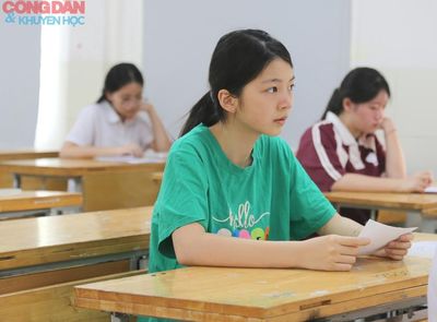 Sáng 30/5, thí sinh Hà Nội bước vào môn thi đầu tiên, giành suất lớp 10